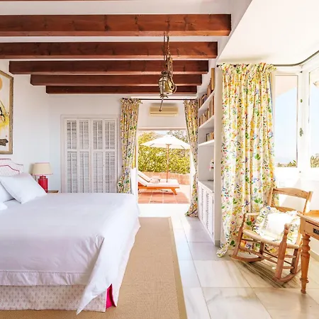 7,000 Sqm Luxurious Villa With Panoramic Sea Views Multiple Gardens & Two Pools Benalmádena