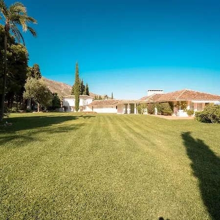 7,000 Sqm Luxurious Villa With Panoramic Sea Views Multiple Gardens & Two Pools Villa *
