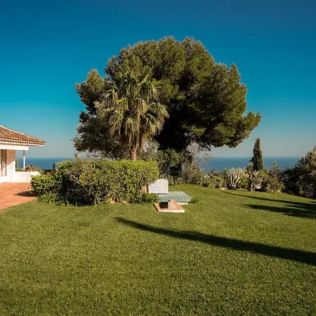 7,000 Sqm Luxurious Villa With Panoramic Sea Views Multiple Gardens & Two Pools Villa Benalmádena