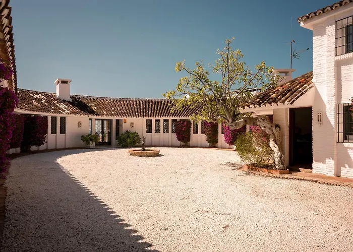 7,000 Sqm Luxurious With Panoramic Sea Views Multiple Gardens & Two Pools Villa *