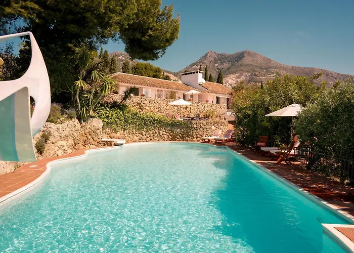 7,000 Sqm Luxurious With Panoramic Sea Views Multiple Gardens & Two Pools