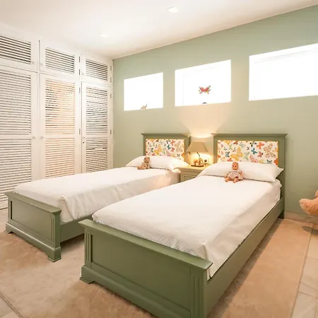 Villa 7,000 Sqm Luxurious With Panoramic Sea Views Multiple Gardens & Two Pools